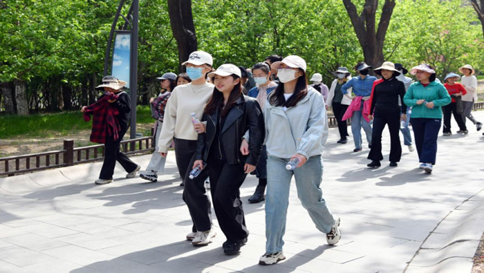 北京市审计局开展大运河森林公园健步走活动