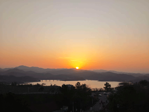 旭日东升（摄影）