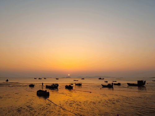 湄洲滩头，岁暖归舟